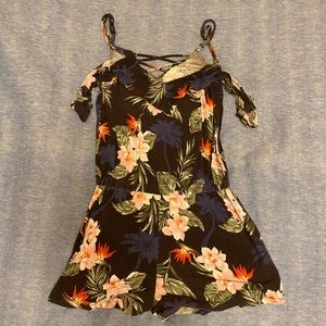Aéropostale floral romper